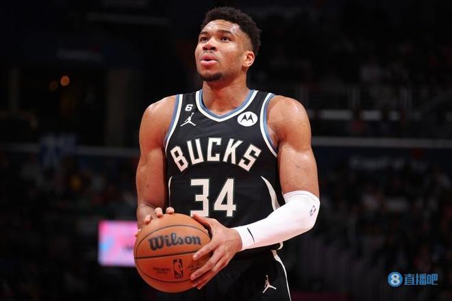 开云体育-字母哥在雄鹿比赛中晋级下一阶段，重返赛场引发热议！引发球迷热议(21年雄鹿夺冠球员数据)