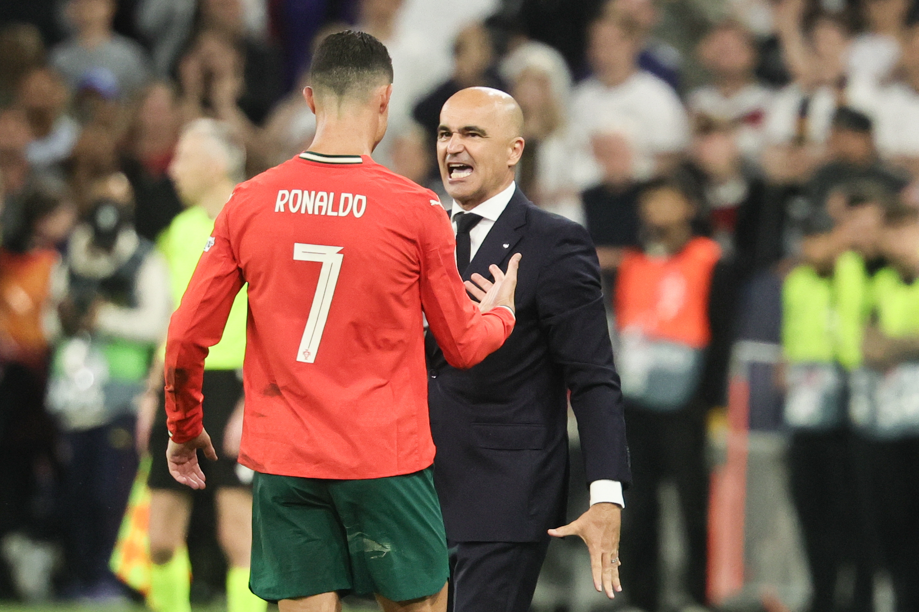 葡萄牙体育内部会议纪要流出——关键时刻官宣签约，欧超杯使命明确，轮换策略成焦点的简单介绍