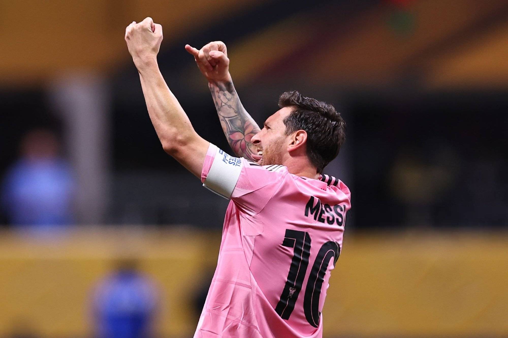 包含里程碑夜！国际米兰止住颓势；葡超集结日刷纪录；话题不断；阵容厚度经受考验的词条