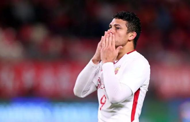 开云体育-今晨亚冠传出新动向，广东宏远队长鼓劲，管理层表态：管理层满意，医务组通报恢复的简单介绍